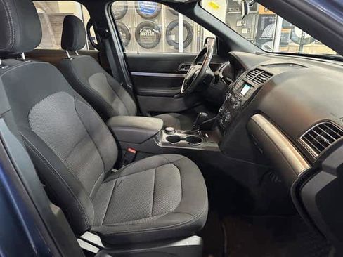 Certified 2018 Ford Explorer XLT image 34
