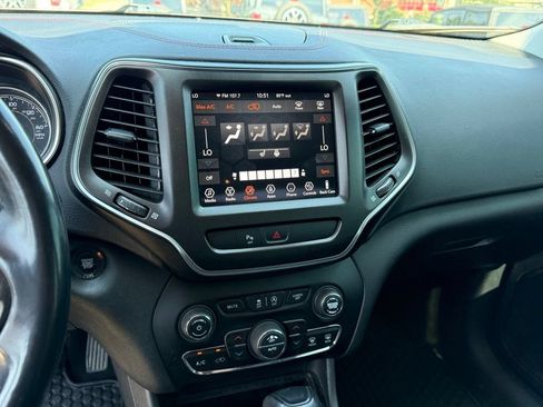 Used 2019 Jeep Cherokee Trailhawk w/ Cold Weather Group AWD/4WD image 19