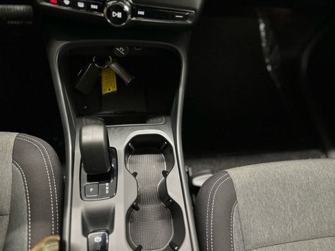 Used 2025 Volvo XC40 B5 Core image 22