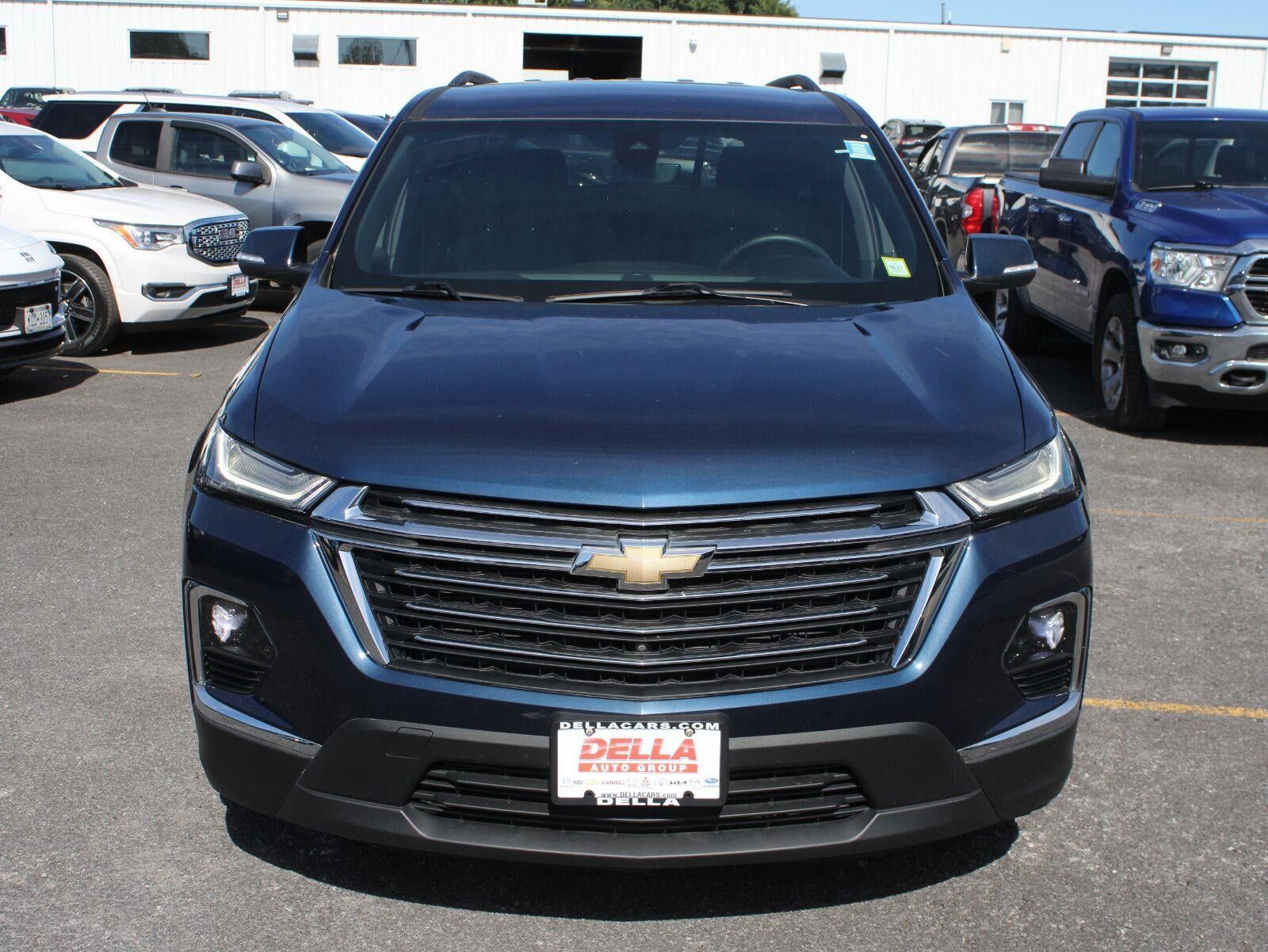 Used 2023 Chevrolet Traverse LT w/ Rear Camera Mirror Package AWD/4WD image 2