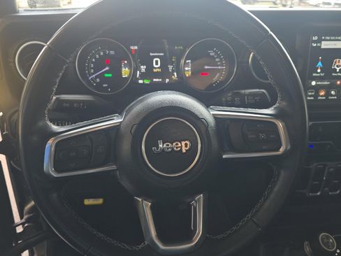 Used 2022 Jeep Wrangler Unlimited Sahara image 8