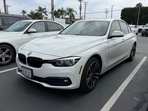 Used 2018 BMW 330i Sedan w/ Convenience Package RWD image 2