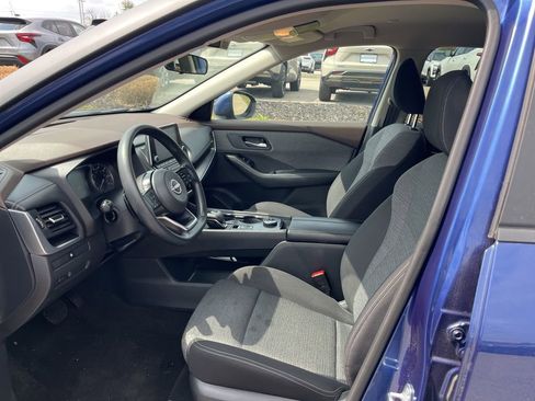 Used 2023 Nissan Rogue SV image 6