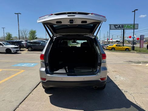 Used 2018 Jeep Grand Cherokee Limited AWD/4WD image 12