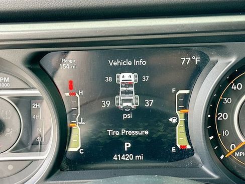 Used 2024 Jeep Wrangler Unlimited Rubicon AWD/4WD image 13