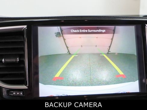 Used 2023 Chrysler Pacifica Touring-L FWD image 18