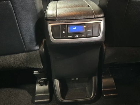 Used 2019 Toyota Highlander Plus AWD/4WD image 22