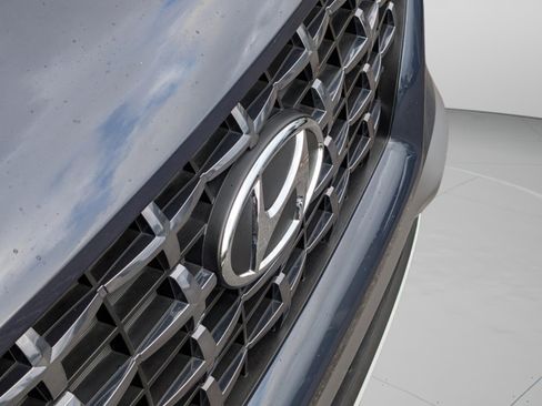 Used 2023 Hyundai Venue Limited image 12