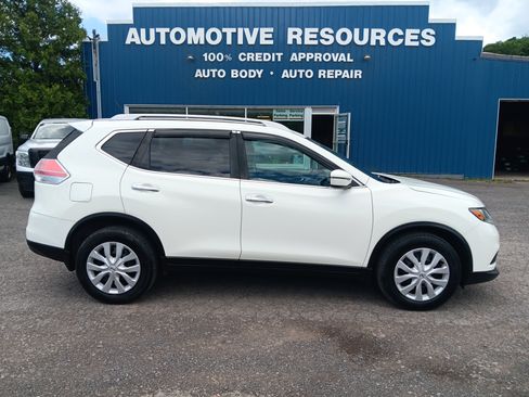 Used 2016 Nissan Rogue S w/ Appearance Package AWD/4WD image 6