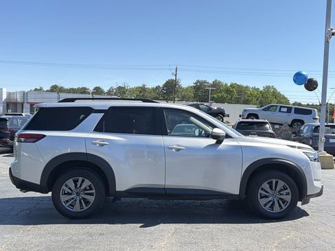 Used 2025 Nissan Pathfinder SV AWD/4WD image 6