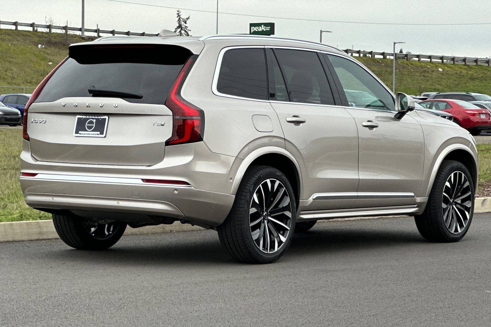 New 2026 Volvo XC90 T8 Plus w/ Protection Package Premier AWD/4WD image 3