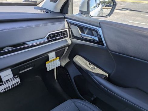 New 2025 Mitsubishi Outlander SE image 18