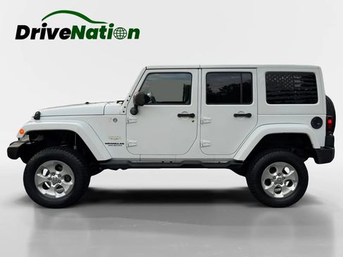 Used 2015 Jeep Wrangler Unlimited Sahara w/ Dual Top Group AWD/4WD image 8