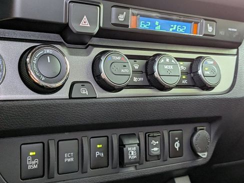 Used 2019 Toyota Tacoma TRD Sport image 9