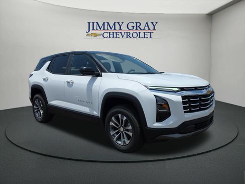 New 2026 Chevrolet Equinox LT w/ Convenience Package II FWD image 7