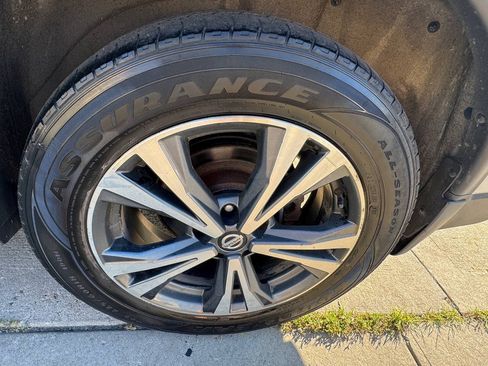 Used 2018 Nissan Rogue SL w/ Premium Package AWD/4WD image 29