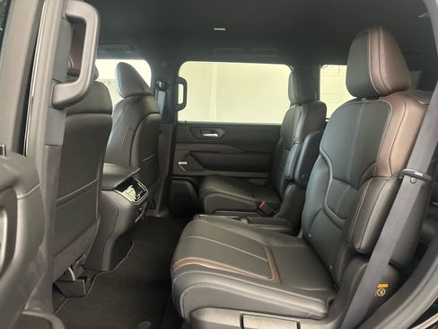 New 2026 Nissan Armada SL w/ Captain's Chari Seat Package image 11