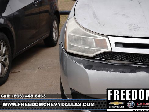 Used 2010 Ford Focus SE image 7