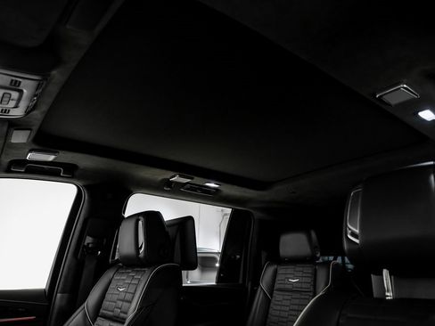 Used 2023 Cadillac Escalade ESV V image 7