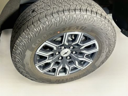 Used 2024 Chevrolet Colorado Z71 w/ Z71 Convenience Package 2 AWD/4WD image 30