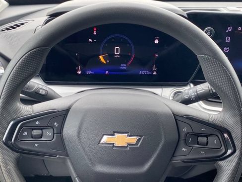 Certified 2025 Chevrolet Trax LT FWD image 8