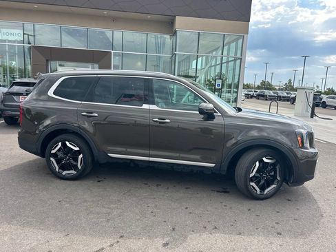 Used 2025 Kia Telluride S AWD/4WD image 6