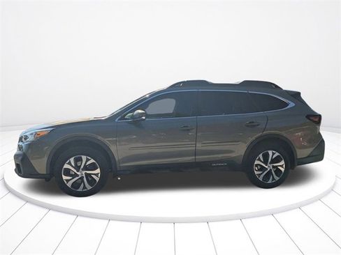 Used 2021 Subaru Outback Limited image 7