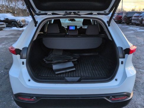 Certified 2023 Toyota Venza LE image 5