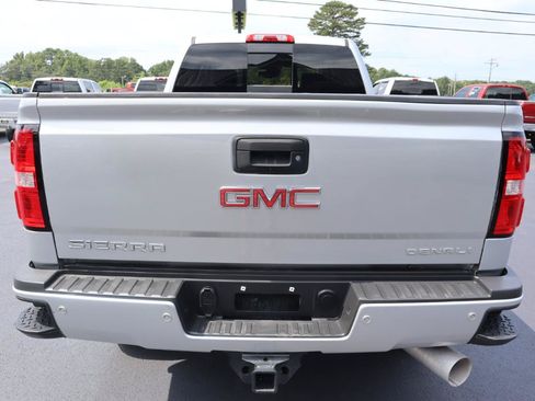 Used 2018 GMC Sierra 2500 Denali w/ Duramax Plus Package AWD/4WD image 8