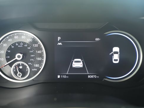 Used 2023 Genesis G70 2.0T image 17