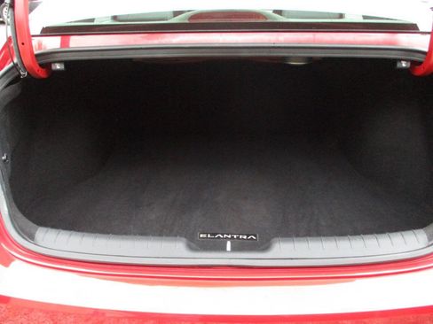 Used 2021 Hyundai Elantra SEL w/ Convenience + Premium Package FWD image 7