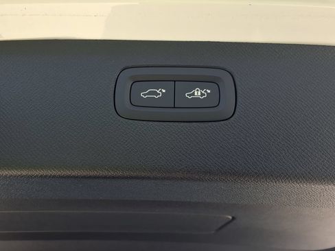 New 2026 Volvo XC90 T8 Plus w/ Protection Package Premier AWD/4WD image 12