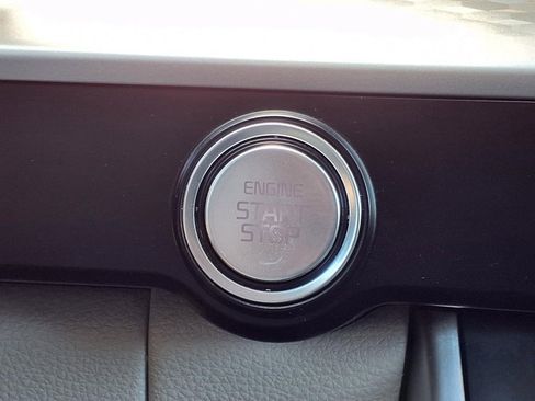 Used 2024 Kia Carnival LX FWD image 16