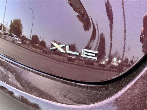 Used 2018 Toyota Avalon XLE FWD image 9