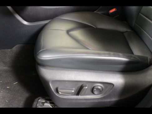 Used 2023 Toyota Highlander XLE AWD/4WD image 20