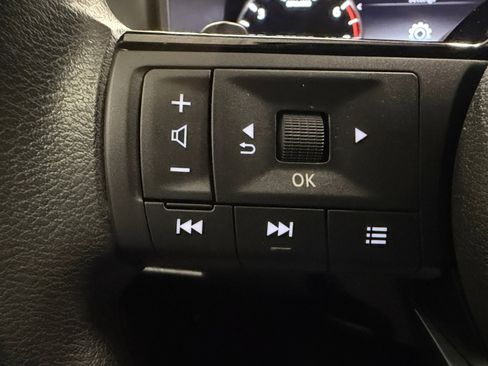 Used 2023 Nissan Rogue SV image 18