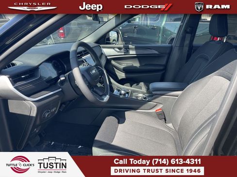Used 2025 Jeep Grand Cherokee L Laredo w/ Luxury Tech Group I AWD/4WD image 17