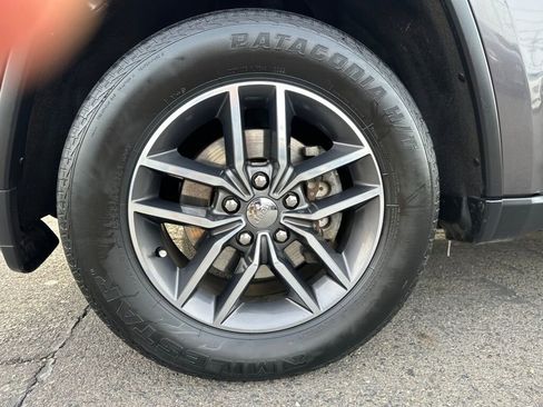 Used 2018 Jeep Grand Cherokee Limited w/ Luxury Group II image 39