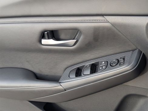 Certified 2025 Nissan Sentra SV image 24