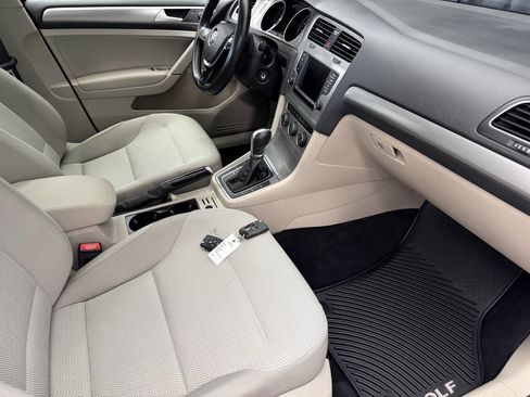 Used 2016 Volkswagen Golf S image 19
