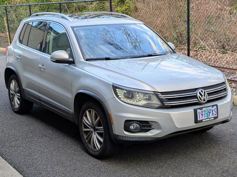 Used 2013 Volkswagen Tiguan S image 2