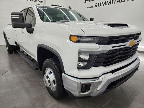 Used 2025 Chevrolet Silverado 3500 LT w/ All Star Edition image 2