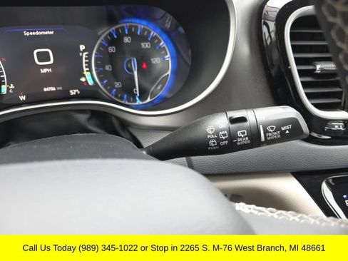 Used 2023 Chrysler Pacifica Touring-L FWD image 20