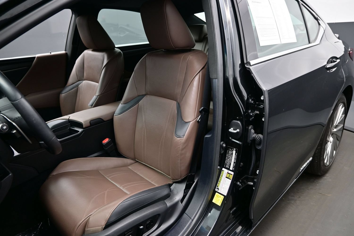 Used 2022 Lexus ES 300h w/ Luxury Package FWD image 16