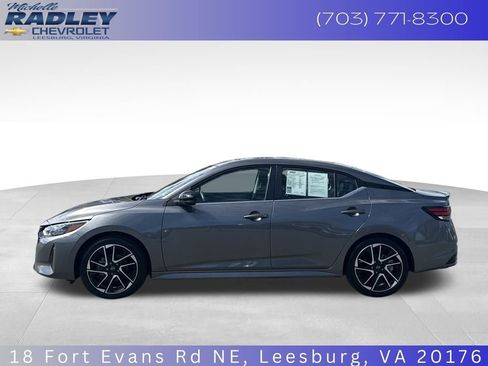 Used 2024 Nissan Sentra SR w/ SR Premium Package image 2