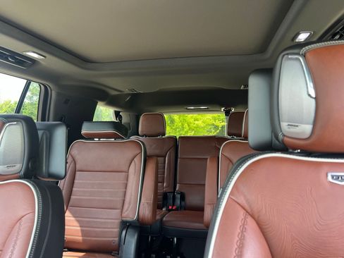 Used 2023 GMC Yukon Denali Ultimate AWD/4WD image 40