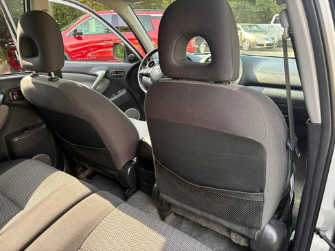 Used 2005 Toyota RAV4 4WD image 26