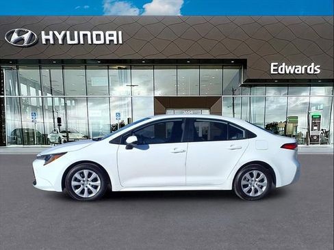 Used 2025 Toyota Corolla LE image 3