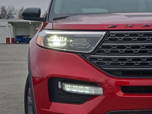 Used 2023 Ford Explorer XLT w/ Equipment Group 202A image 9