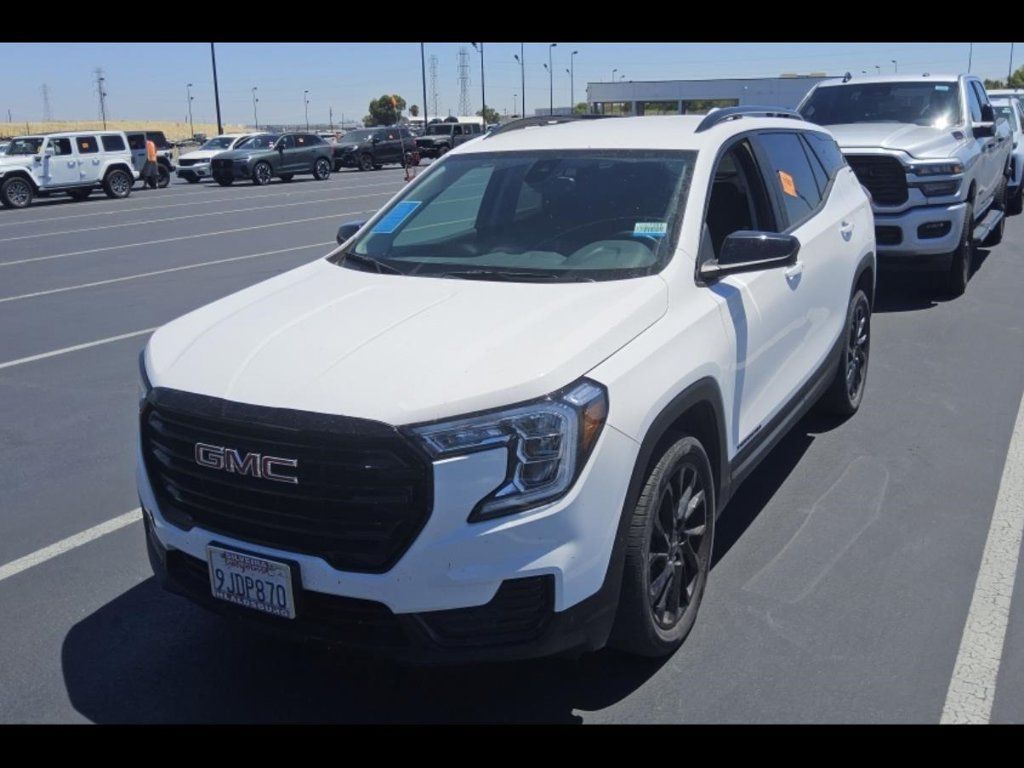 Used 2024 GMC Terrain SLE w/ Driver Convenience Package AWD/4WD image 3